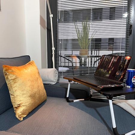 Luxe Central Studio With Pool, Parking & Ac Budapest Ngoại thất bức ảnh