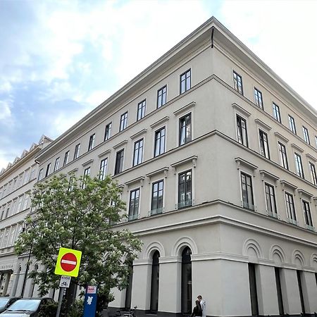 Luxe Central Studio With Pool, Parking & Ac Budapest Ngoại thất bức ảnh