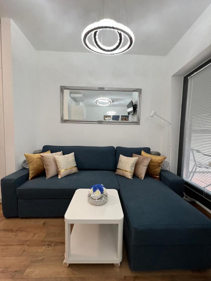 Luxe Central Studio With Pool, Parking & Ac Budapest Ngoại thất bức ảnh