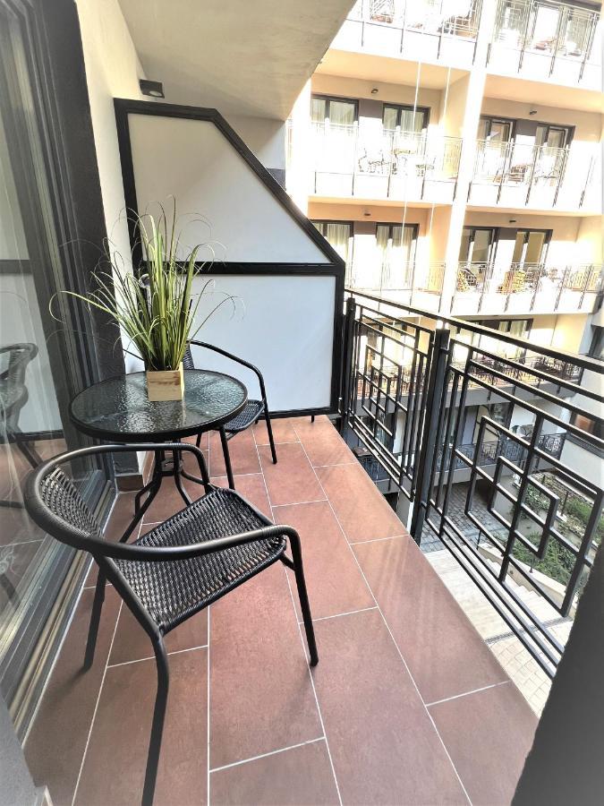 Luxe Central Studio With Pool, Parking & Ac Budapest Ngoại thất bức ảnh