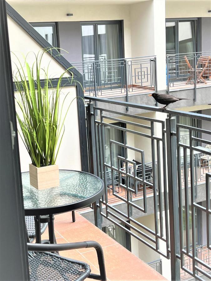 Luxe Central Studio With Pool, Parking & Ac Budapest Ngoại thất bức ảnh