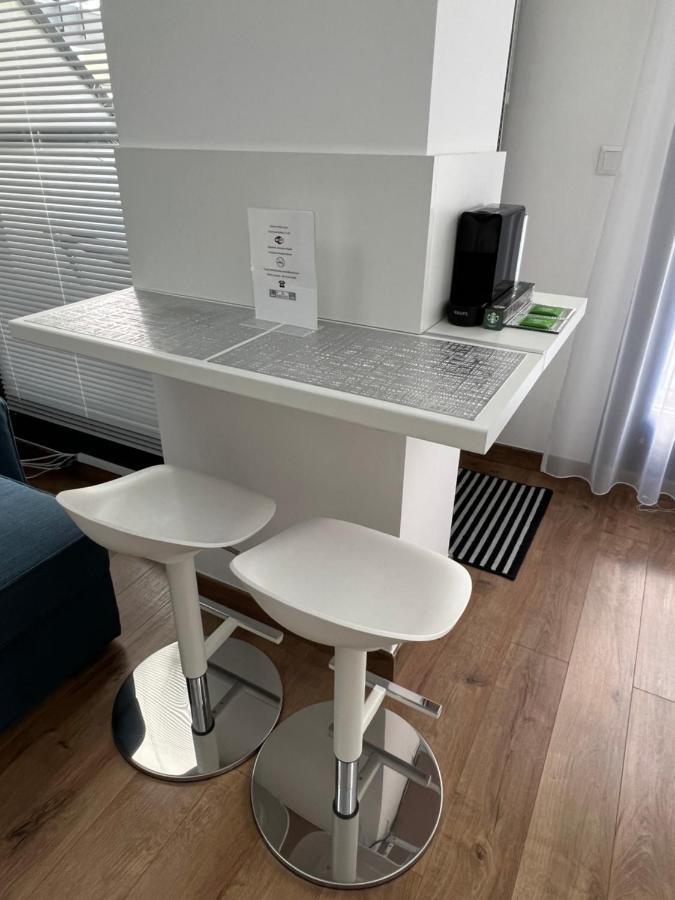 Luxe Central Studio With Pool, Parking & Ac Budapest Ngoại thất bức ảnh