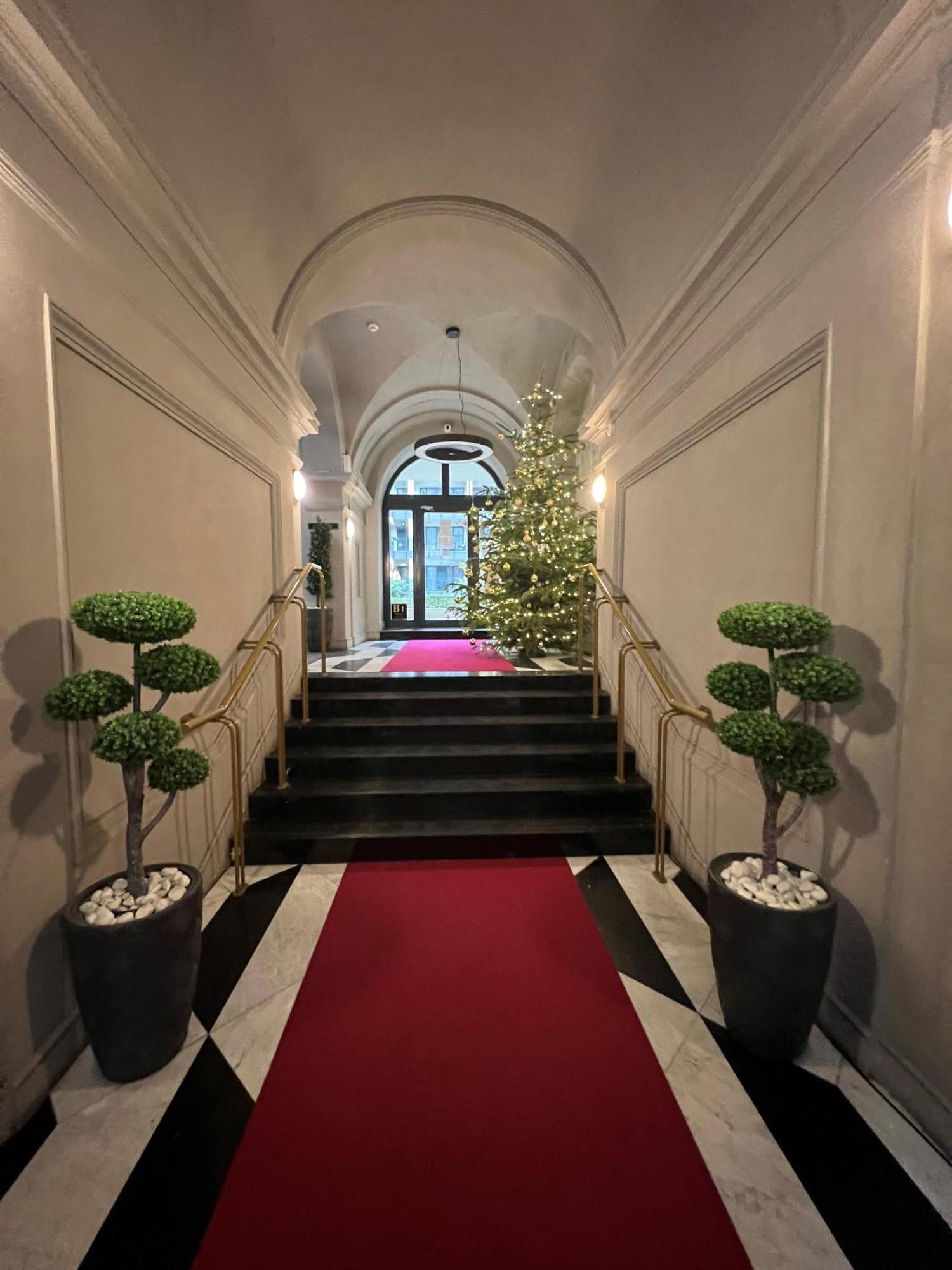 Luxe Central Studio With Pool, Parking & Ac Budapest Ngoại thất bức ảnh