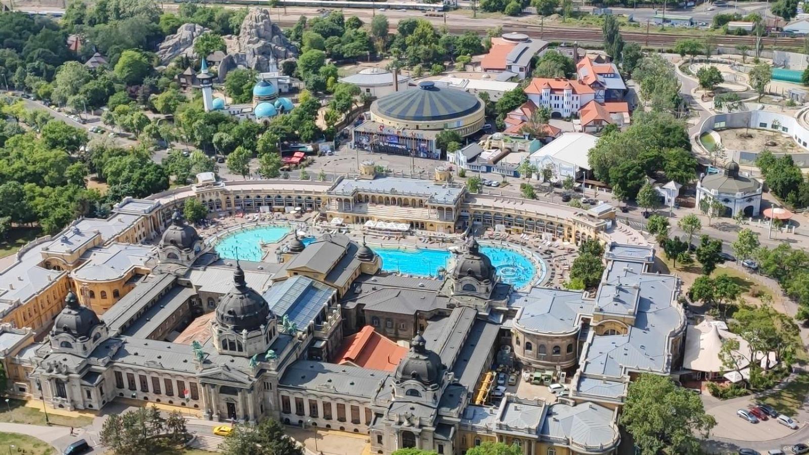 Luxe Central Studio With Pool, Parking & Ac Budapest Ngoại thất bức ảnh