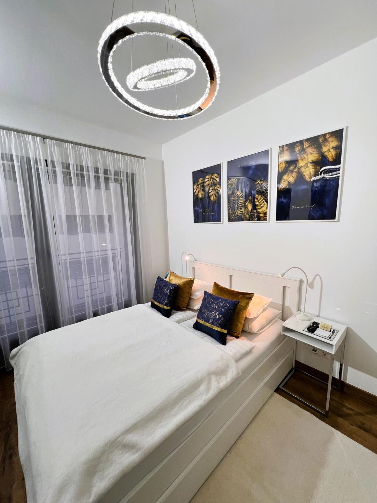 Luxe Central Studio With Pool, Parking & Ac Budapest Ngoại thất bức ảnh