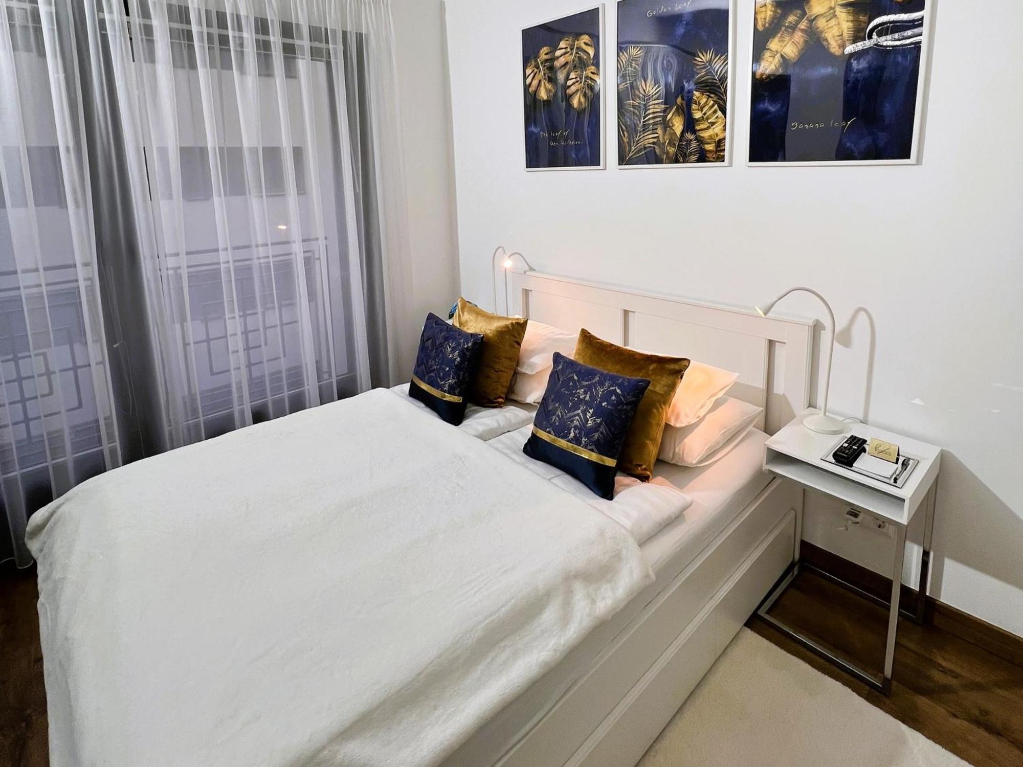 Luxe Central Studio With Pool, Parking & Ac Budapest Ngoại thất bức ảnh