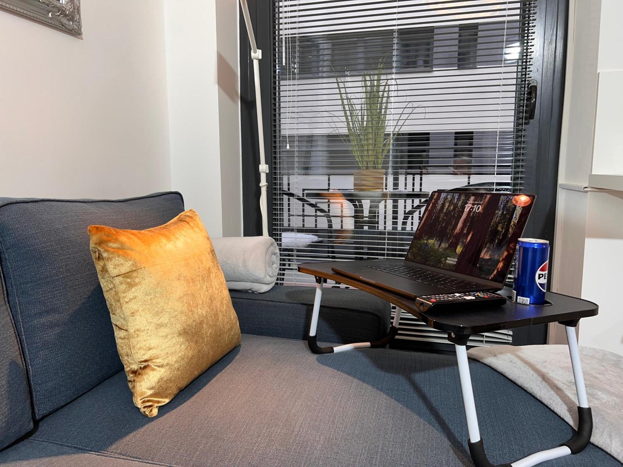 Luxe Central Studio With Pool, Parking & Ac Budapest Ngoại thất bức ảnh