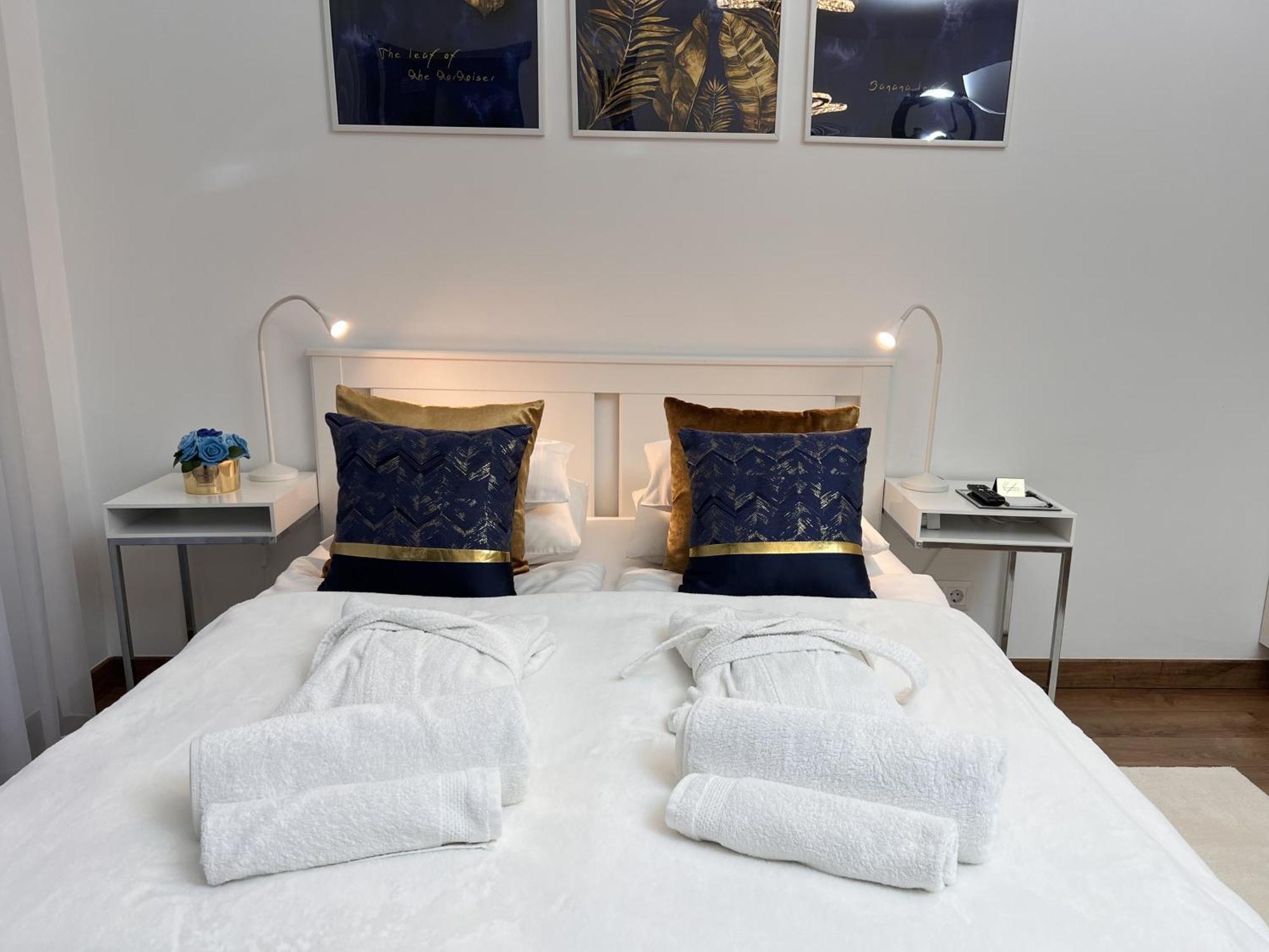 Luxe Central Studio With Pool, Parking & Ac Budapest Ngoại thất bức ảnh