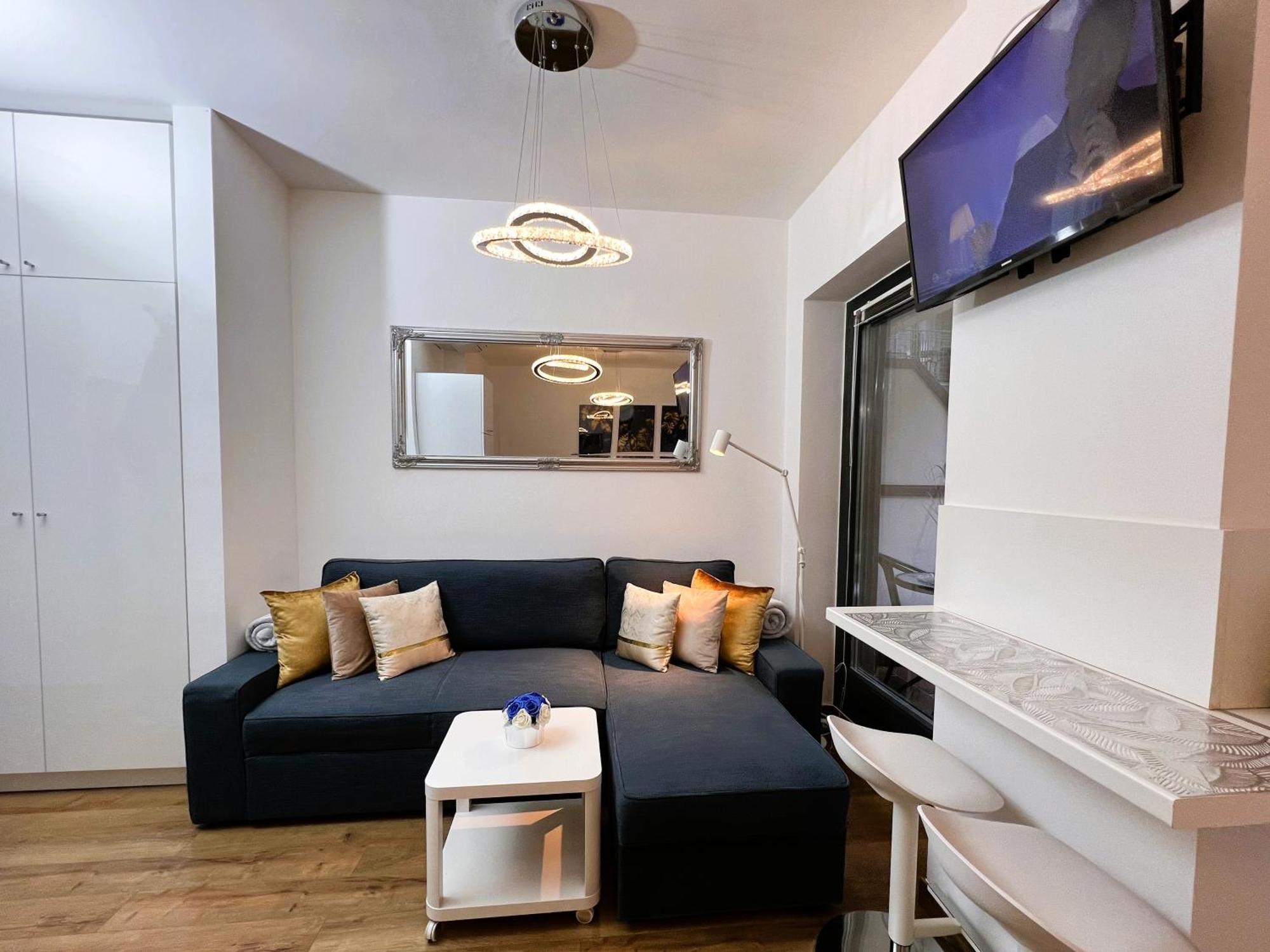 Luxe Central Studio With Pool, Parking & Ac Budapest Ngoại thất bức ảnh
