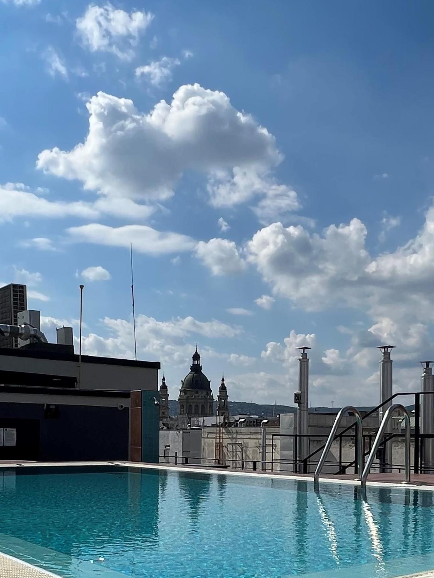 Luxe Central Studio With Pool, Parking & Ac Budapest Ngoại thất bức ảnh