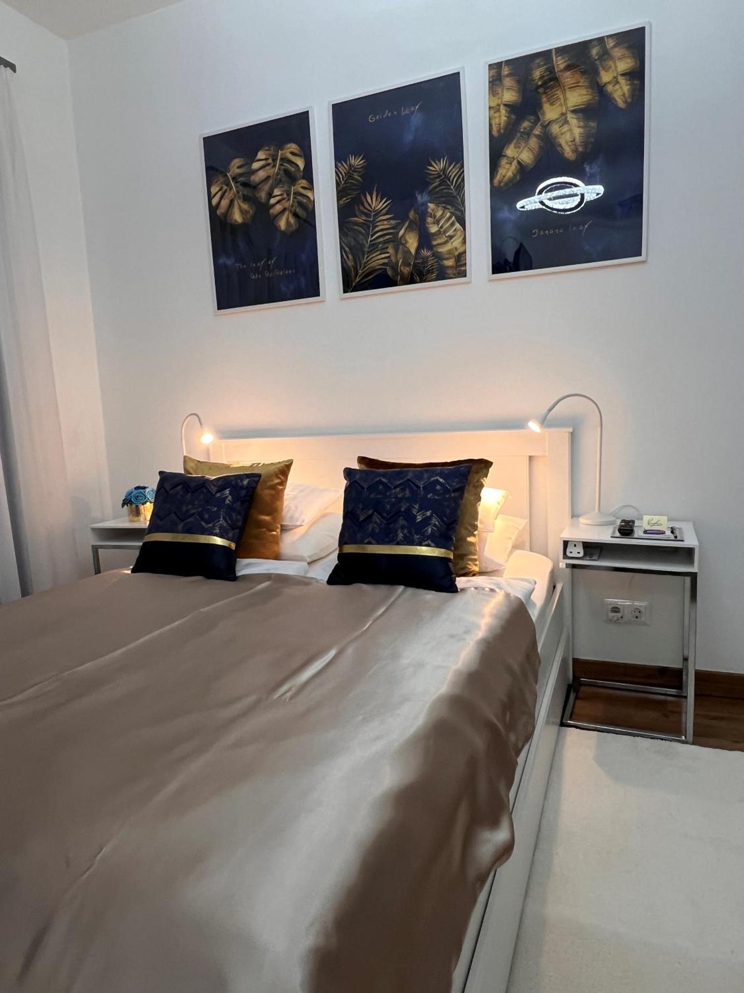 Luxe Central Studio With Pool, Parking & Ac Budapest Ngoại thất bức ảnh